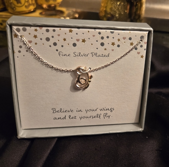 Fine Silver–Plated Infinity Necklace – New in Gift Box - Picture 2 of 3